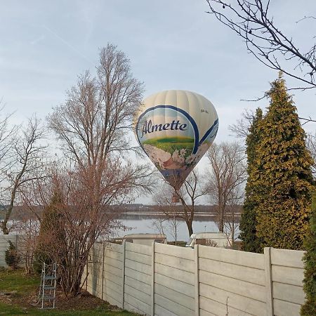 Vila Dom Z Ogrodem Laka  Exteriér fotografie