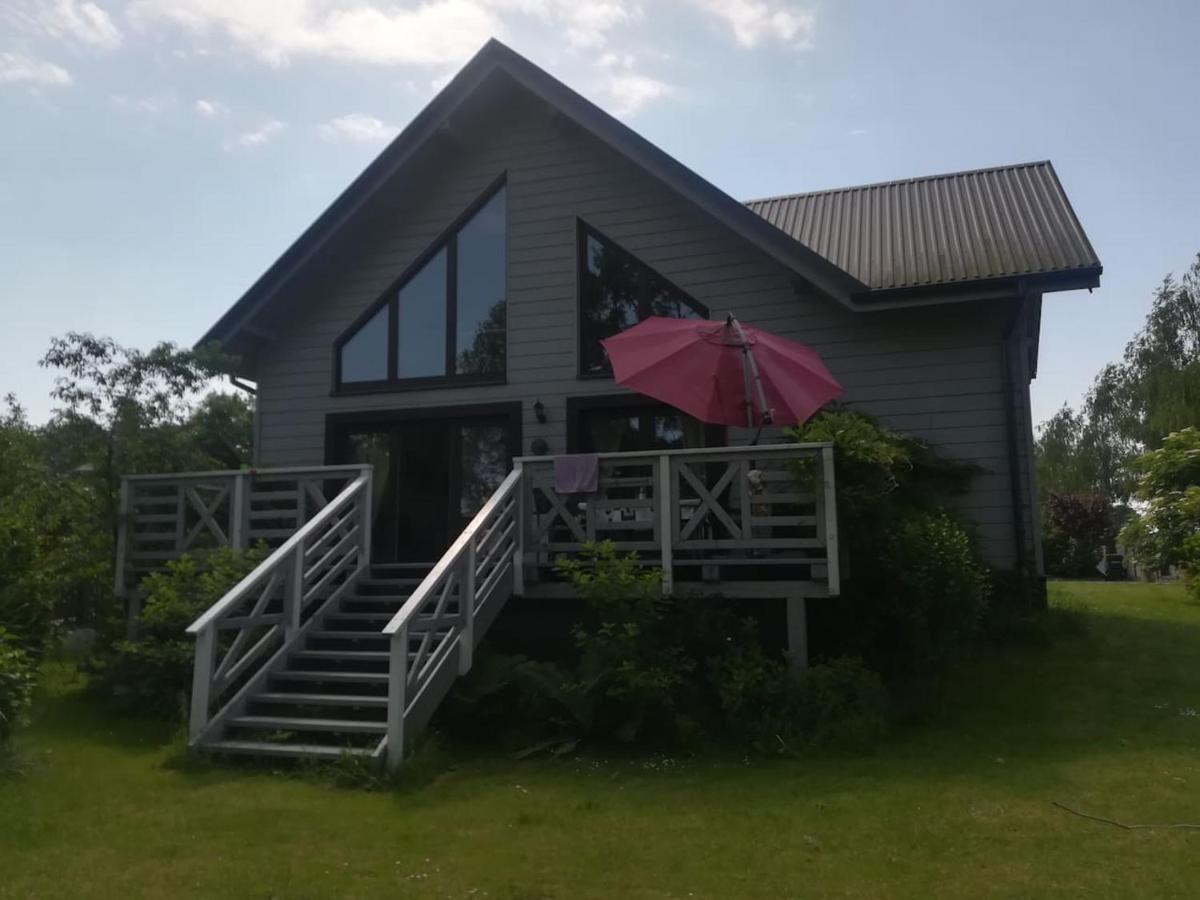 Vila Dom Z Ogrodem Laka  Exteriér fotografie