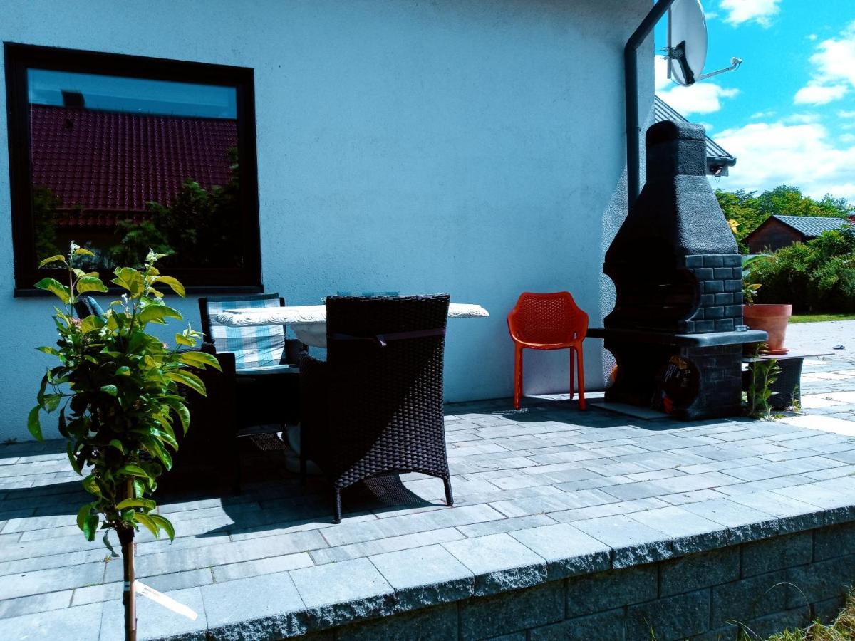 Vila Dom Z Ogrodem Laka  Exteriér fotografie