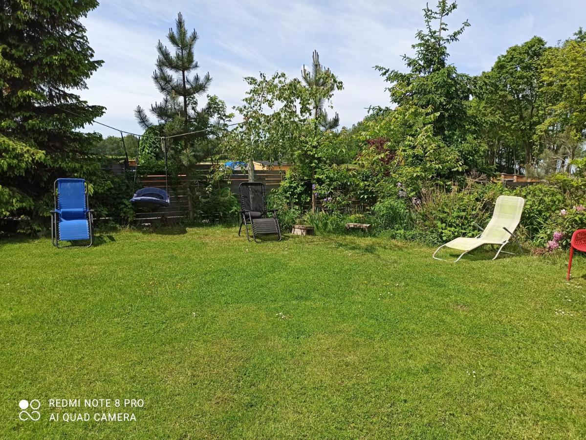 Vila Dom Z Ogrodem Laka  Exteriér fotografie